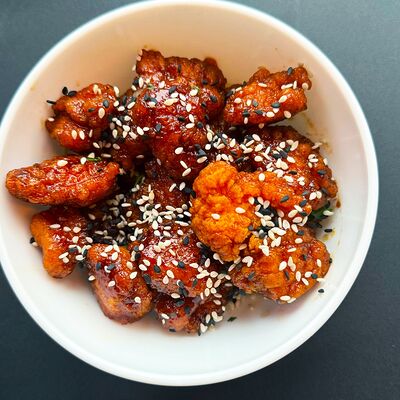 Чикен-попкорн в соусе терияки в Бекки бар по цене 450 ₽