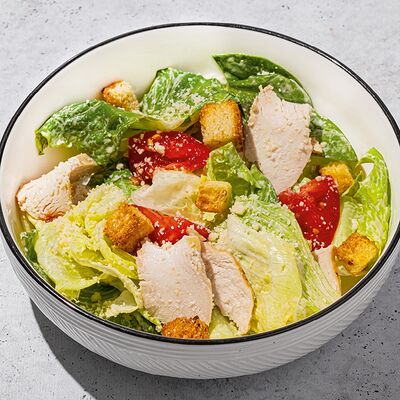 Цезарь с цыплёнком в Антрекот по цене 545 ₽