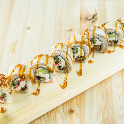 Фирменный Нагойя люкс ролл в Вкусно Суши по цене 649