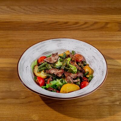Стейк-салат в Хосперкафе бульвар по цене 900 ₽