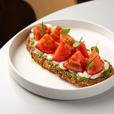 Тост с домашней рикоттой и томатами в Forest по цене 590 ₽