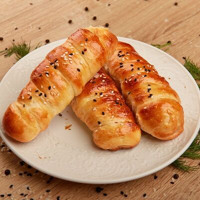 Сосиска в тесте халяль в Вкус Дагестана по цене 115 ₽