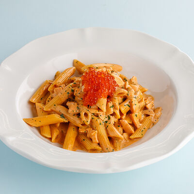 Пенне алла Водка с лососем и красной икрой в Терраса по цене 1690 ₽