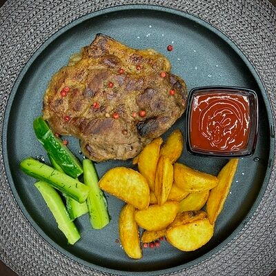 Стейк из свиной шеи в Охота мясо по цене 799 ₽