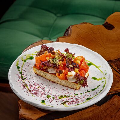 Бриошь с лососем в Smoky Rabbits Chillout Bar по цене 620 ₽