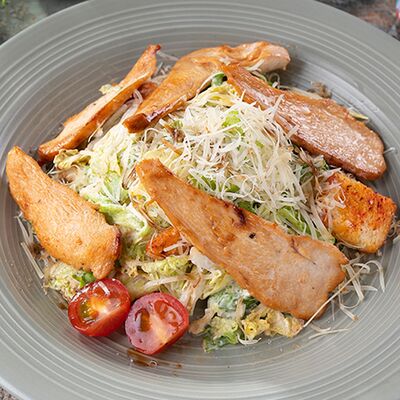 Цезарь с курицей в Золотая Бухара по цене 570 ₽