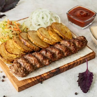 Ланч с кебабом из телятины в Шампурико по цене 479 ₽