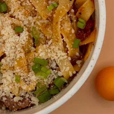 Феттуччине с говяжьими щечками, томатным лечо и пармезаном в 1961 coffee по цене 660 ₽