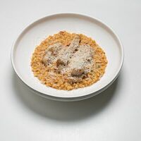 Бедро цыпленка с птитимом и томатным песто в Сойка Grand