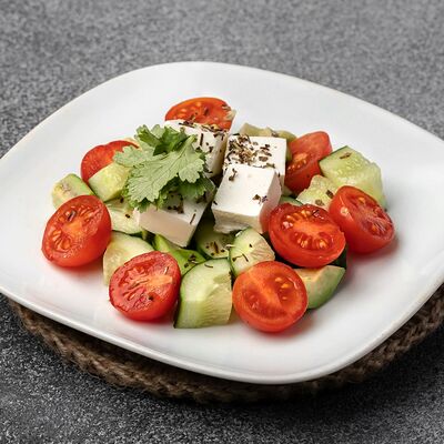 Кето-салат Капрезе с авокадо в Лукоморье по цене 163 ₽