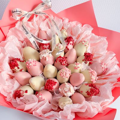 Букет из клубники в шоколаде Для принцессы в Букет Альфред I клубника в шоколаде и букеты по цене 3990 ₽