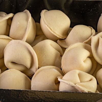 Пельмени Трио (говядина, баранина, свинина) полуфабрикат в ФРОЗЕНГУД по цене 1010 ₽