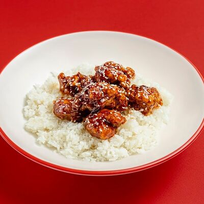 Курица Kowloon с паровым рисом/ в ЧИХО по цене 590 ₽