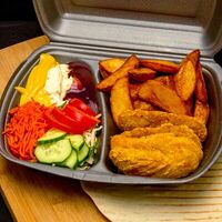 Ланч-бокс со стрипсами и картофелем по-деревенски в Питстоп