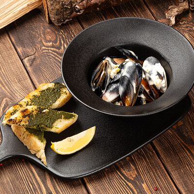 Мидии в сливочно-чесночном соусев Паб 357 по цене 590 ₽