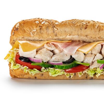 Сэндвич с курицей и беконом в Subway по цене 665 ₽