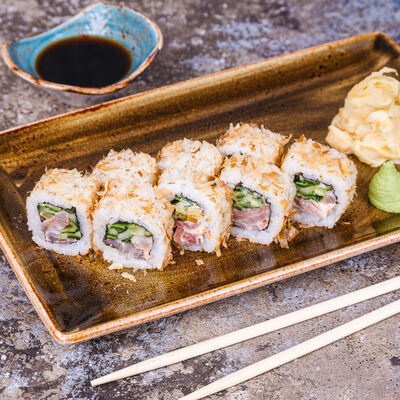 Ролл с обожженным морским окунем в бонито в Сушки на макушке по цене 370