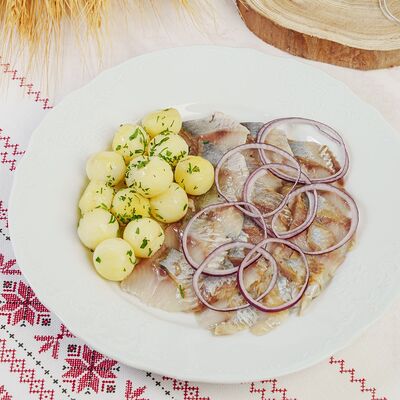 Селедочка с отварной картошечкой в Трактиръ Кадриль по цене 451 ₽