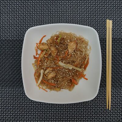 Вок с курицей Фунчоза в Суши-бар Тунец по цене 350