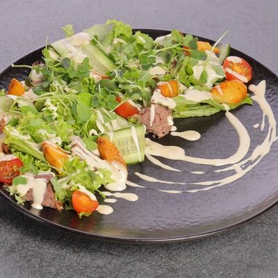 Салат с рваной говядинойв Mir love по цене 893 ₽