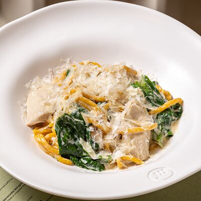 Спагетти с цыплёнкомв М2 Органик Клуб Сокол по цене 750 ₽