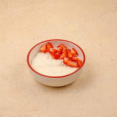 Рисовая каша с клубникой в Хачапури по цене 590 ₽