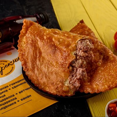 Чебурек с говядиной и свининой в Чебурекми по цене 380 ₽