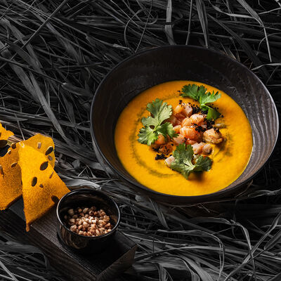 Крем из запечённых в печи тыквы и моркови с имбирём, креветками гриль в Tunguska по цене 598 ₽