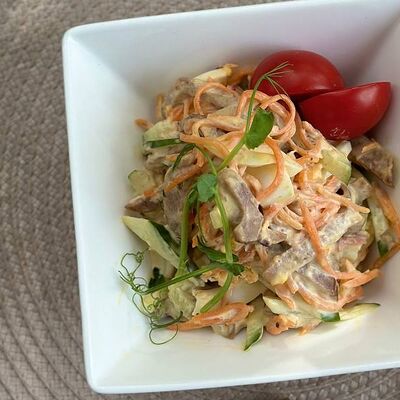 Салат Москвичка в Легенда по цене 670 ₽