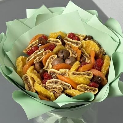 Букет из сухофруктов с макадамией, сушёной вишней и ананасом в Buketonline - Съедобные букеты и клубника в шоколаде по цене 3289 ₽