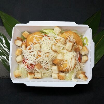 Салат Цезарь с креветкой темпура в Caviar Rolls по цене 525 ₽