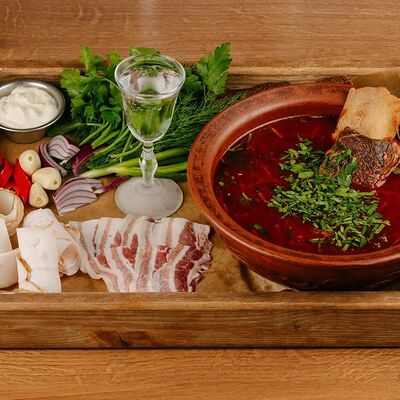 Борщ с говяжьими нежными ребрами в Дэда по цене 2020 ₽