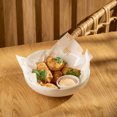 Чебуреки мини с крабом и креветкой в Lali по цене 760 ₽