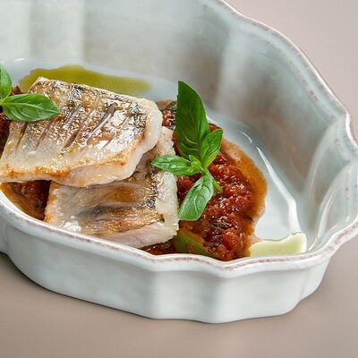 Филе судака с томатами и каперсами в Avgust13 по цене 1300 ₽