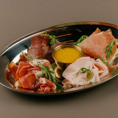 Мясная антипасти в Кими по цене 1700 ₽