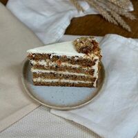Морковный торт с карамелью и грецким орехом в Debaton