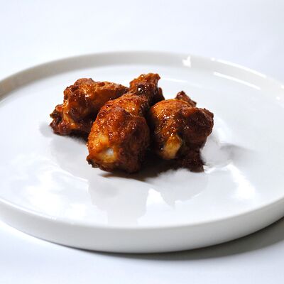 Куриные крылышки барбекю M в Сабирос по цене 500 ₽