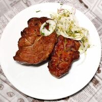 Шашлык из cвинoй шеи в Левон
