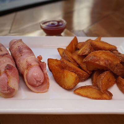 Сосиски Бернер с картофелем Айдахо в Gunters по цене 630 ₽