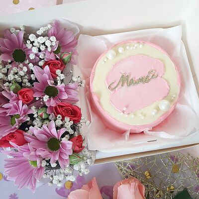 Бенто торт с топпером маме и цветы. Подарок на день матери в Чародейка сладостей по цене 3560 ₽