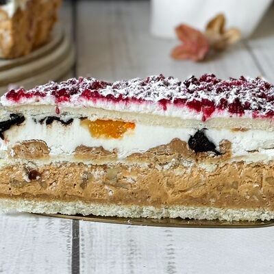 Торт сливочно-карамельный с малиной в Малатан по цене 390 ₽