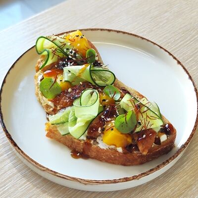 Копченый угорь с манго в The Brasserie по цене 499 ₽