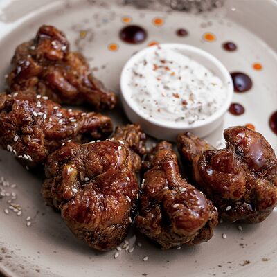 Крылышки в панировке в Meal me по цене 290 ₽