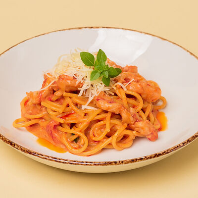 Спагетти с креветками в томатном соусе в Атлас еды по цене 750 ₽