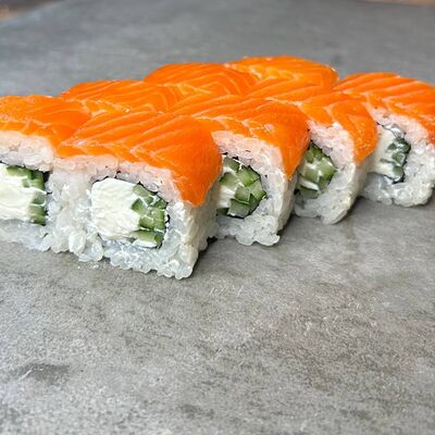 Филадельфия с огурцом в Кэйго доставка по цене 599 ₽