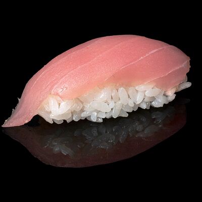 Суши с тунцом в Едоки по цене 144 ₽