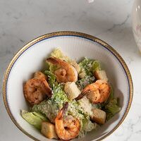 Lobby цезарь с креветками в Лобби бар