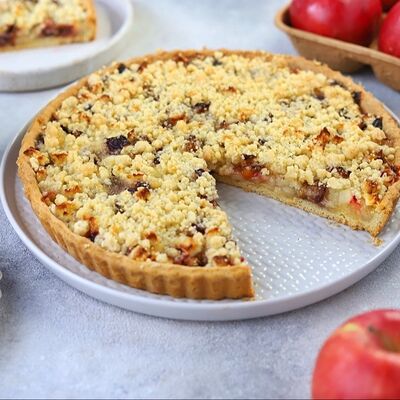 Сливово-яблочный крамбл в Время пирогов по цене 990 ₽