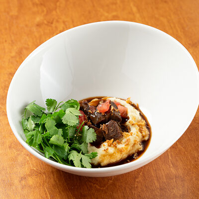 Говяжьи щечки с картофельным пюре в Бурка по цене 630 ₽