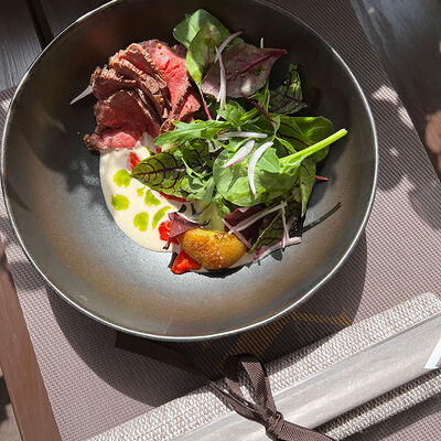 Салат с ростбифом в W - cocktails & food по цене 1080 ₽